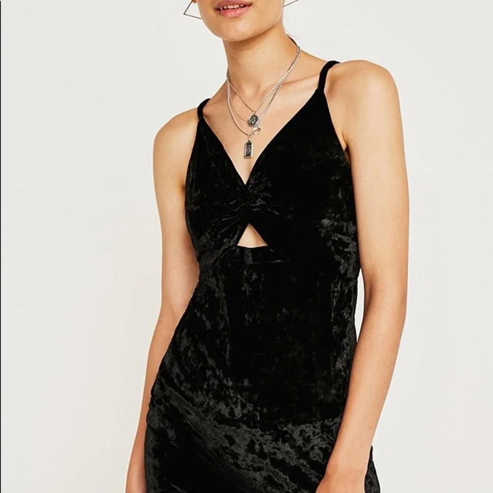FREE PEOPLE “COME TOGETHER” BLACK VELVET MINI DRESS ✨ - Picture 3 of 9